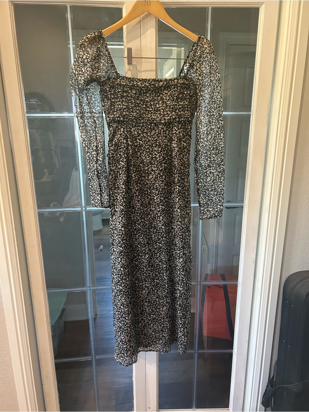 Abercrombie & Fitch Black and White Floral Long-Sleeve Maxi Dress